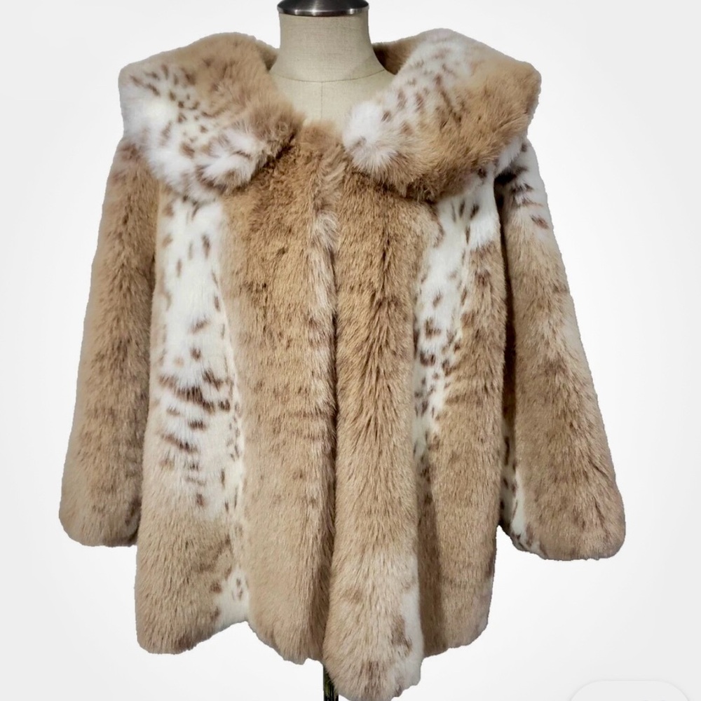 OUTDOOR EDITION by PARKHURST FAUX FUR COAT. 🎊💕HOST PICK💕🎊